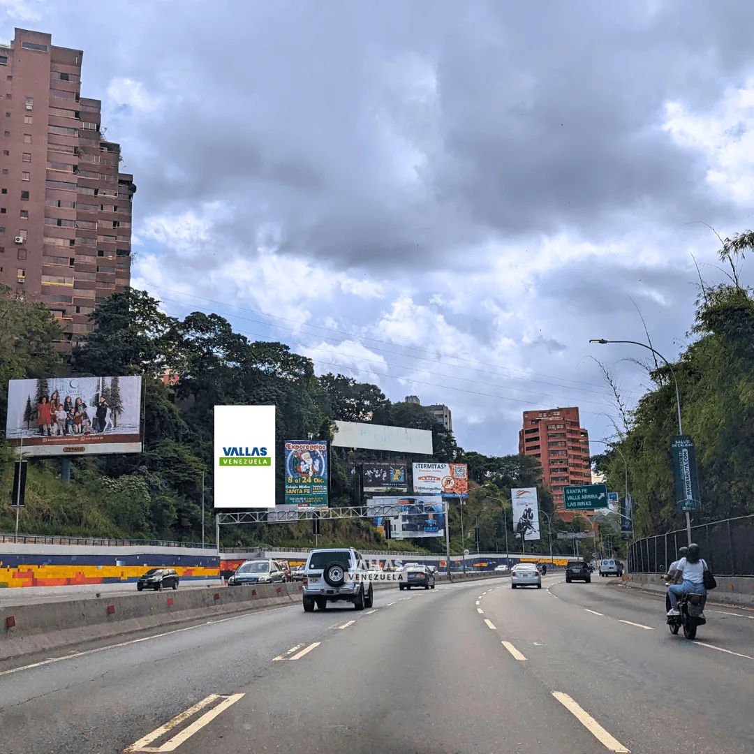 Autopista Prados del Este altura Distribuidor Santa Fe vía La Trinidad.