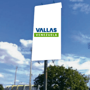 Av. 17 de diciembre frente al Estadio Heres.