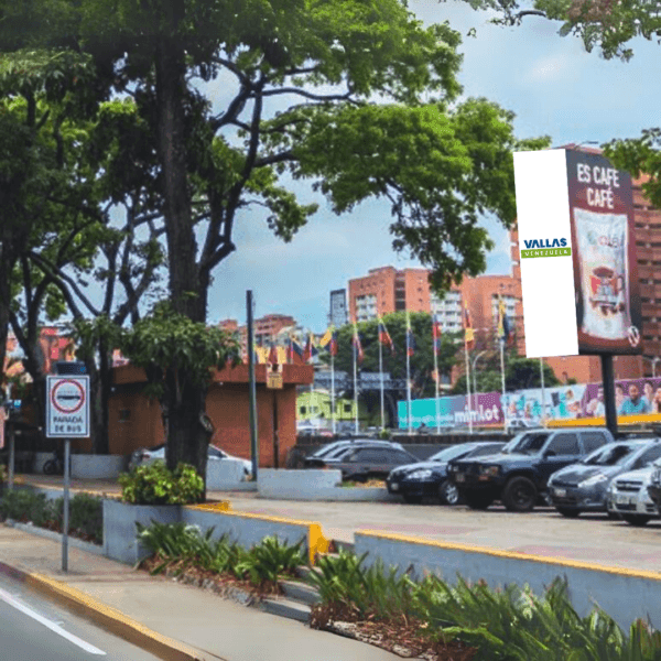 Autopista Francisco Fajardo altura de Las Mercedes. Vista a la Av. Río de Janeiro Caracas