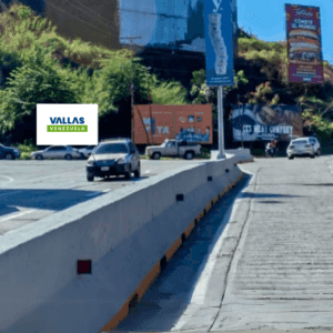 Urb. Los Naranjos subiendo desde C.C.Plaza las Americas.