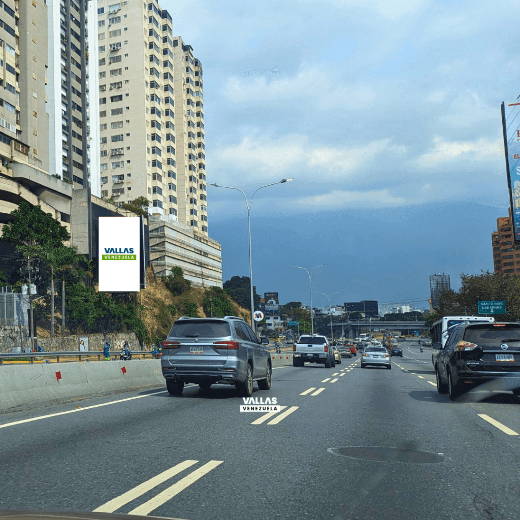 Autopista Prados del Este sector Santa Fe sentido este-oeste municipio Baruta