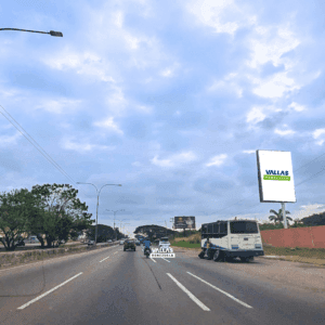 Autopista Regional del Centro frente a Metrópolis vía Caracas