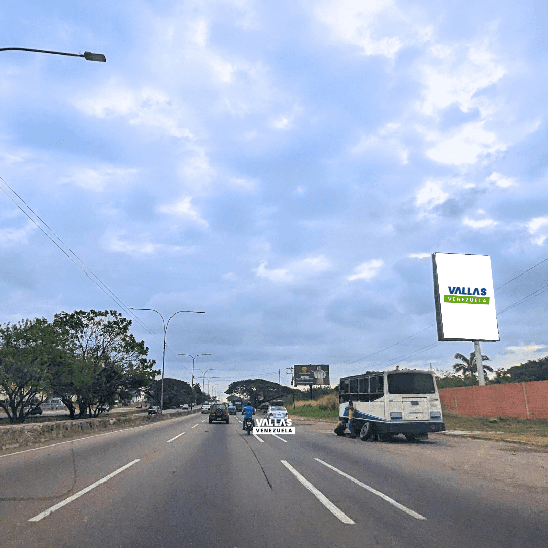 AV-V003C1 Autopista Regional del Centro frente a Metrópolis vía Caracas
