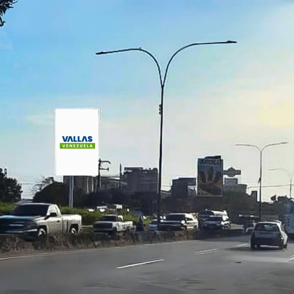 Autopista Regional del Centro frente a Metrópolis vía Valencia