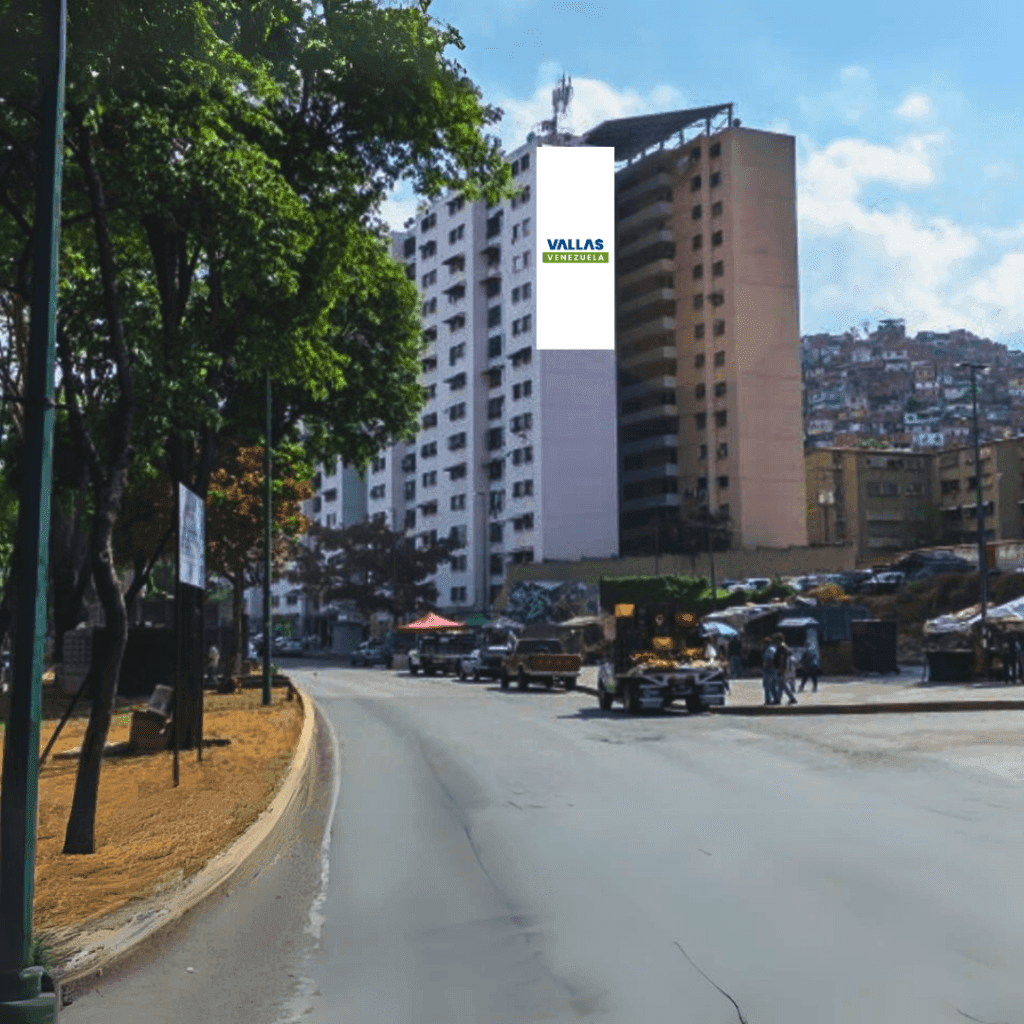 Urb. San Andrés II calle Maiti frente a la Av. Intercomunal El Valle Sentido Plaza Venezuela - La Rinconada