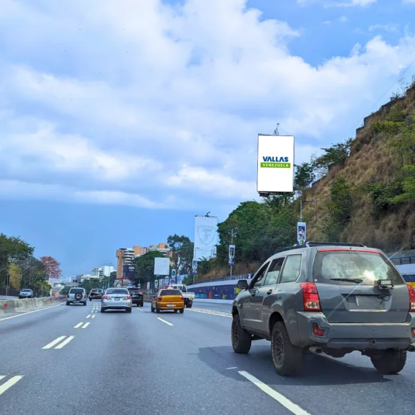 Autopista Prados del Este, Altura Santa Rosa de Lima, vía CCCT. Valla Vertical de 6m x 9.5