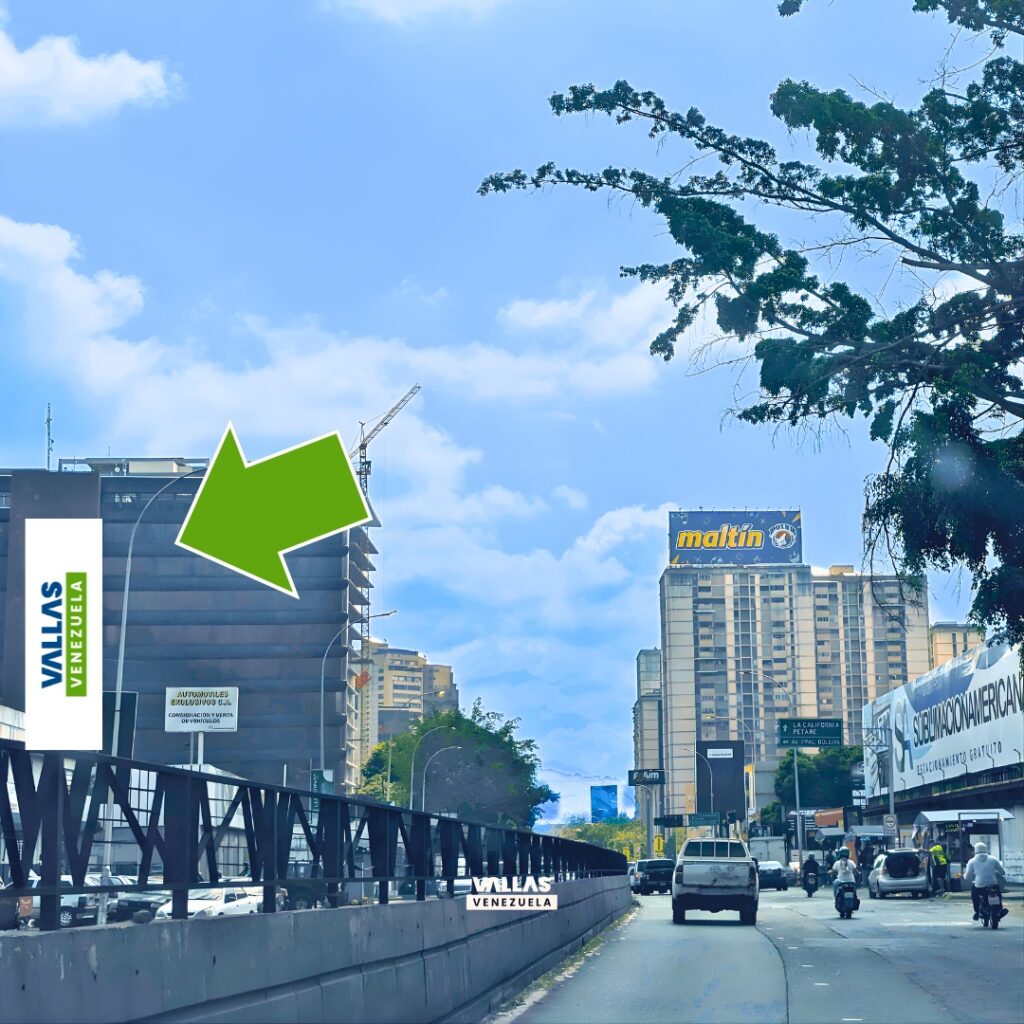 Valla publicitaria en Distrito Capital - Av. Francisco de Miranda, Torre Seguros La Paz, sentido Este, Caracas, Valla Vertical de 6.4m x 25.4m