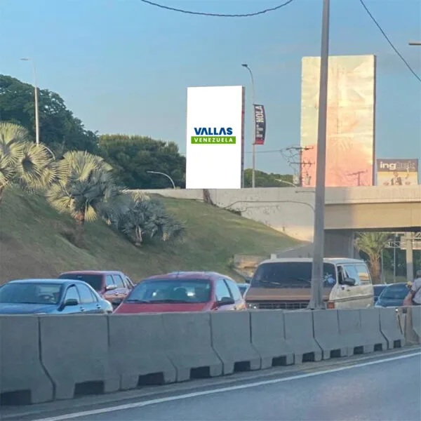 Autopista Francisco Fajardo vía La Urbina, entre el Distribuidor Altamira y Distribuidor Santa Cecilia, Caracas, Valla Vertical de 6m x 12m