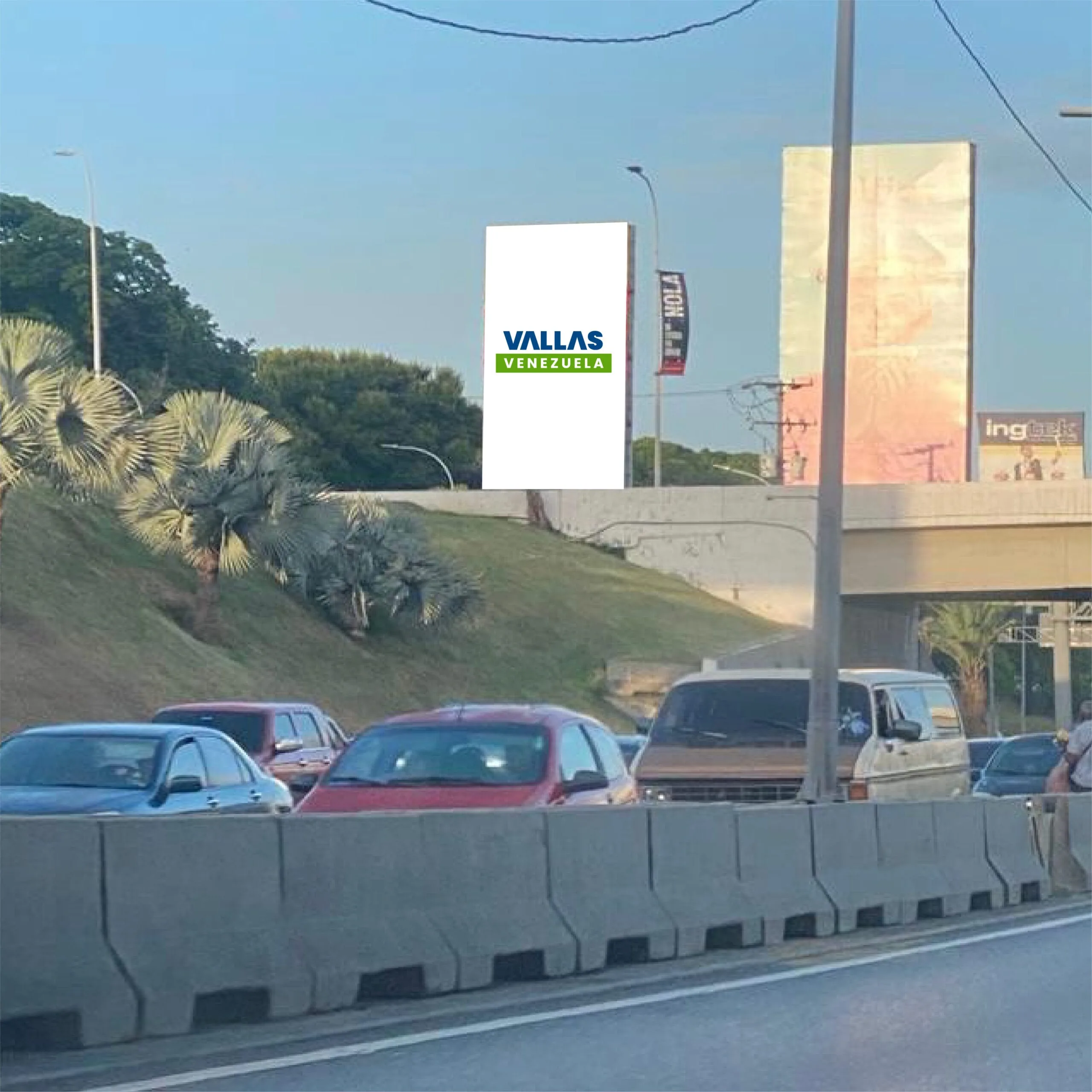 Autopista Francisco Fajardo vía La Urbina entre el Distribuidor Altamira y Distribuidor Santa Cecilia Caracas
