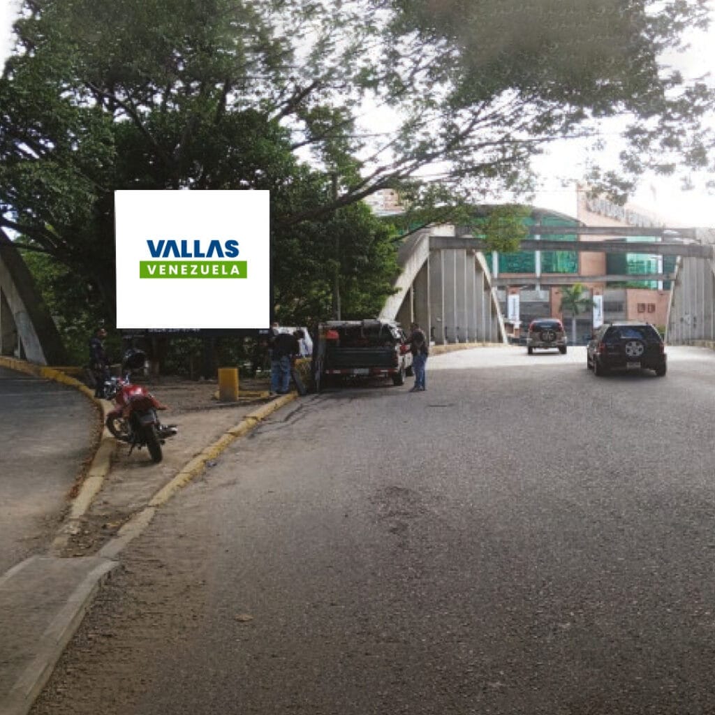 Cruce de puente Los Gemelos vía Santa Monica Bello Monte