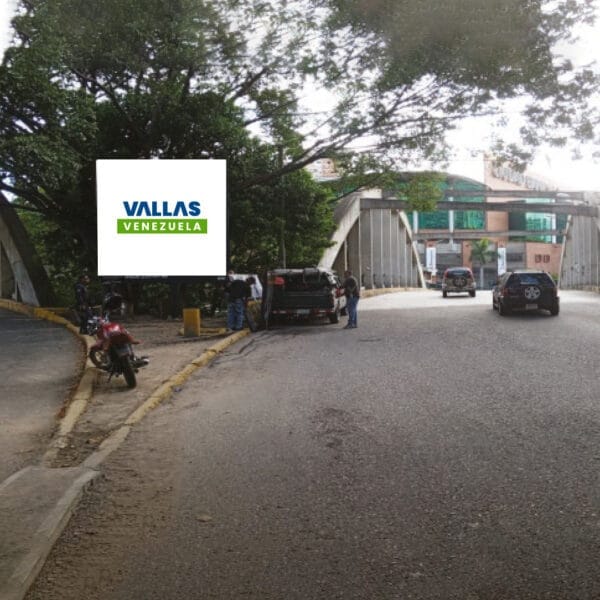 Cruce de puente Los Gemelos vía Santa Monica Bello Monte