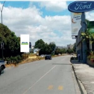 Av. Río de Janeiro vía Macaracuay - Este.