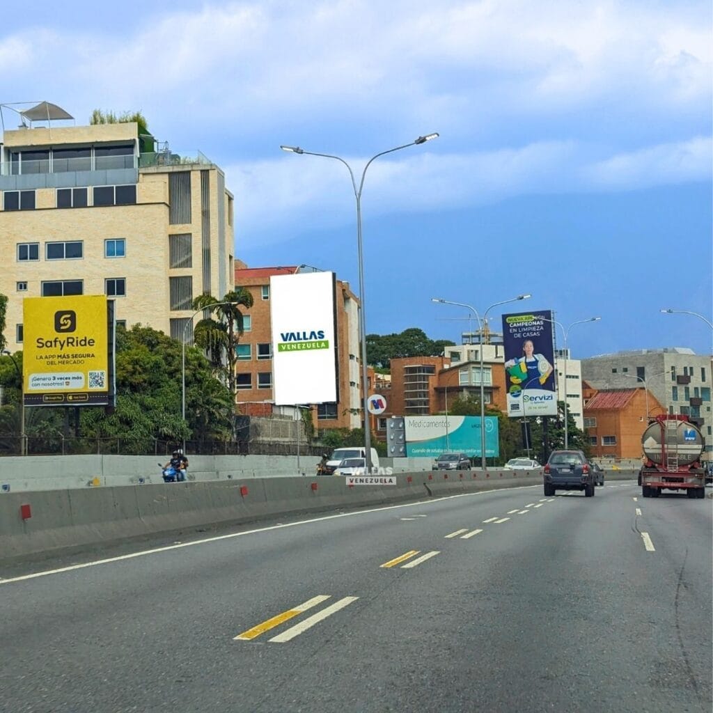 Autopista Prados del Este. Sector Los Naranjos. Quinta Gilcar. Urbanización Las Mercedes La Trinidad-Los Campitos-CCCT
