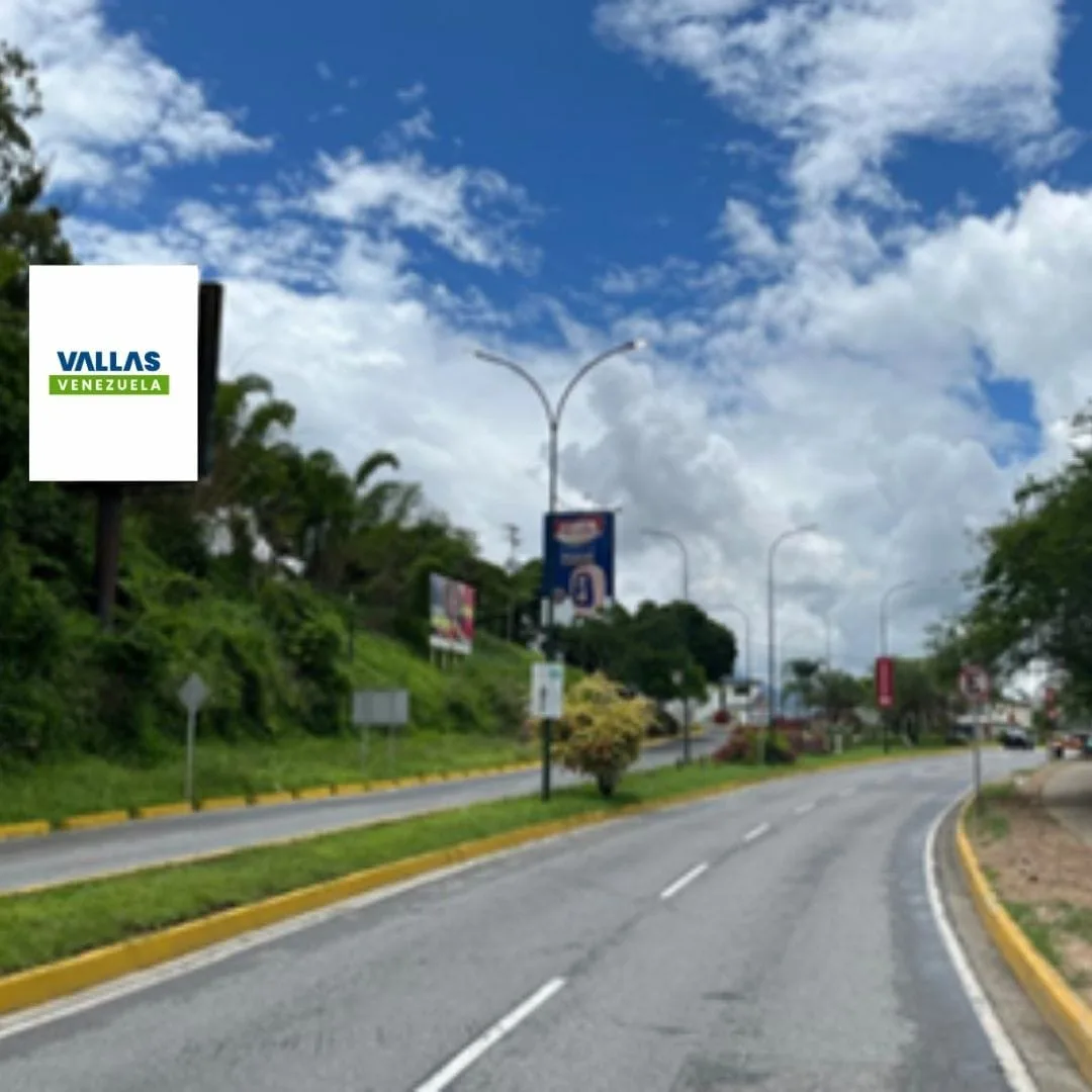 Av. Intervecinal Macaracuay-El Cafetal. Vía El Cafetal-Macaracuay después del Restaurant Vista Arroyo.