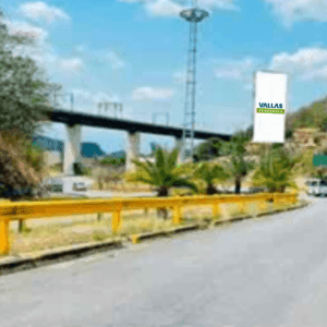 Distribuidor Alvarenga cercano al terminal del metro Charallave Miranda