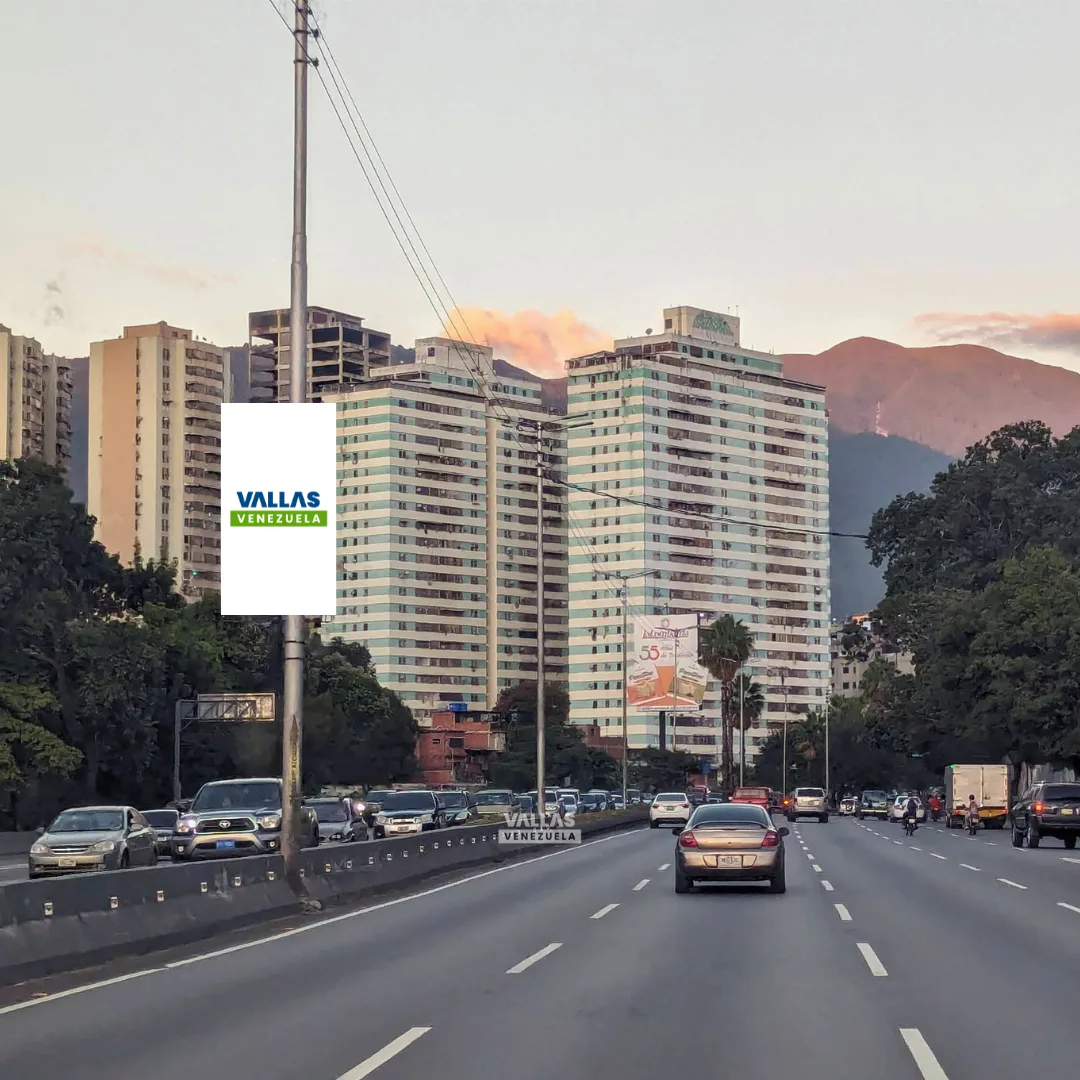 BN-CCS-030-B Autopista Francisco Fajardo sector San Juan. El Paraíso vía Plaza Venezuela Caracas