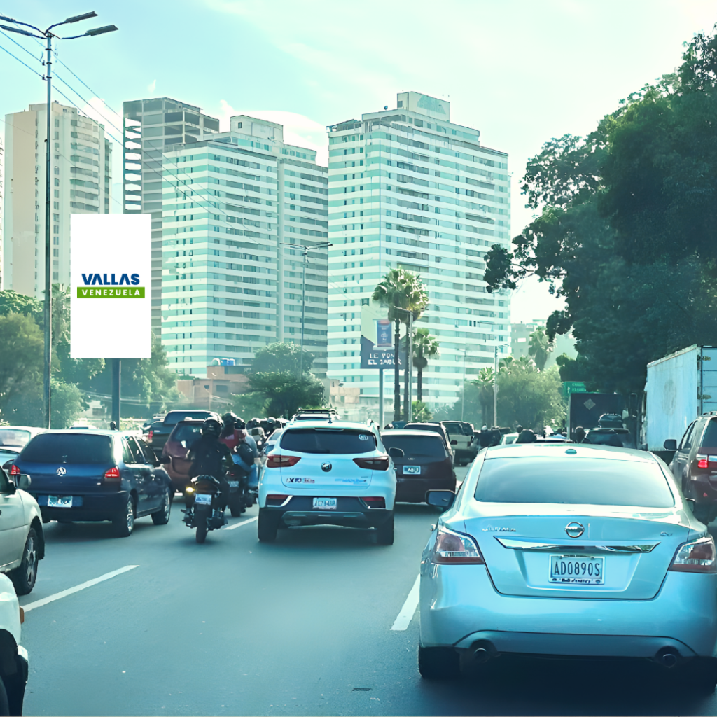 Valla publicitaria en Distrito Capital - Autopista Francisco Fajardo, altura Urb. El Paraíso, 300 m después del Distribuidor La Araña, Caracas, Valla Vertical de 6m x 12m
