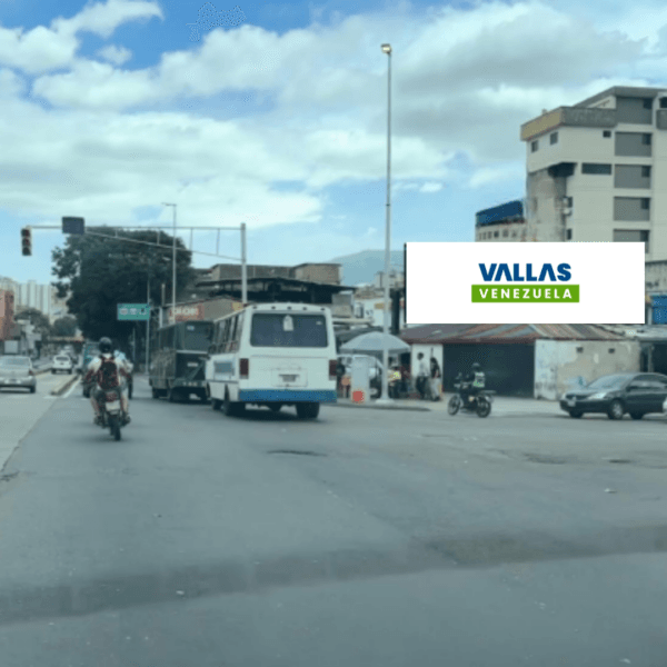 Av. Nueva Granada cruce con Av. Los Laureles altura Estación del Metro La Bandera vía Prado de María - El Helicoide