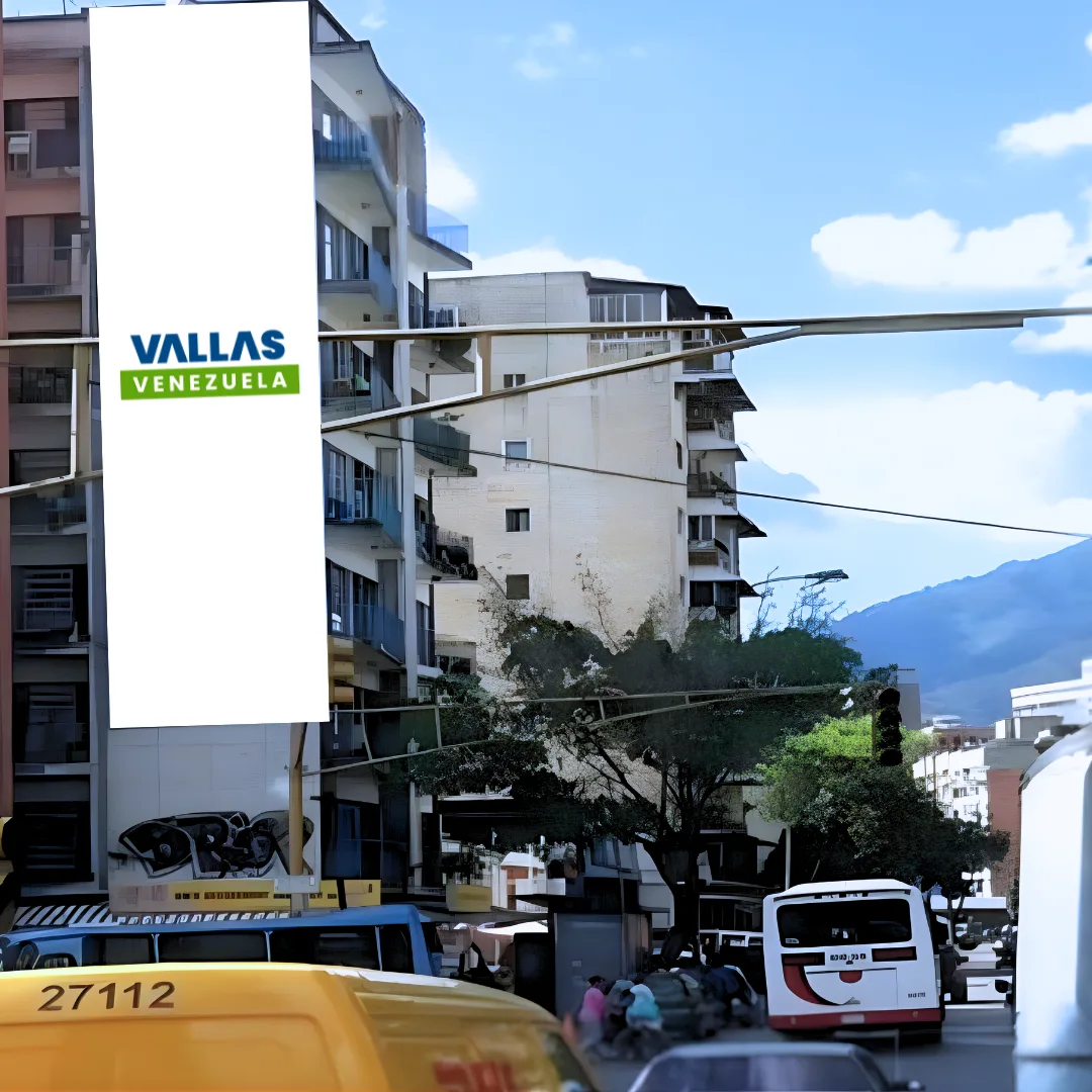 Valla publicitaria en Distrito Capital - Av. La Carlota, frente al C.C. Millennium Mall, Caracas, Valla Vertical de 4m x 15m