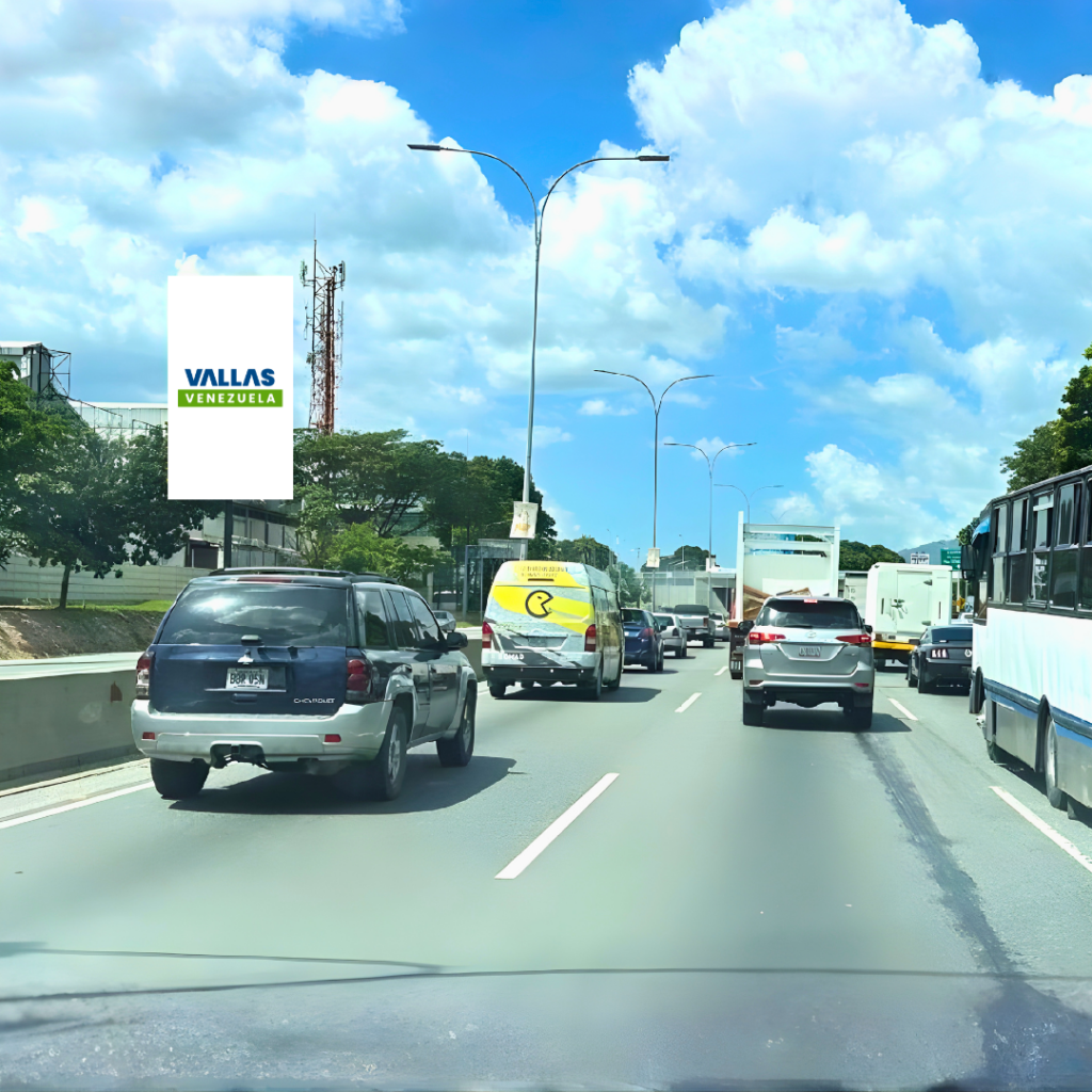 Valla publicitaria en Distrito Capital - Autopista Francisco Fajardo, 300 m antes del Distribuidor Los Ruices, frente a EPA, Caracas, Valla Vertical de 6m x 12m