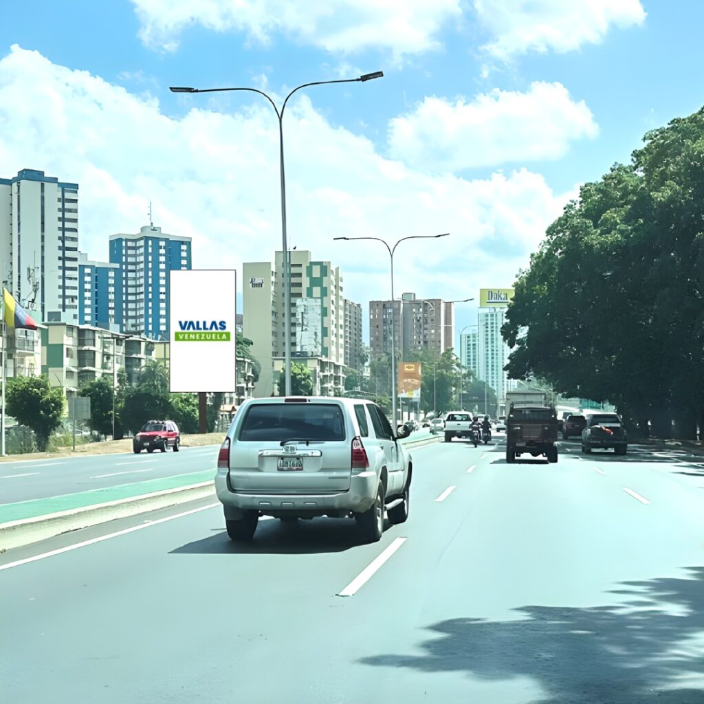 Valla publicitaria en Distrito Capital - Autopista Valle - Coche, 300 m después del Distribuidor La Gaviota, a 300 m de la E/S PDV Fuerte Tiuna, Caracas, Valla Vertical de 6m x 12m
