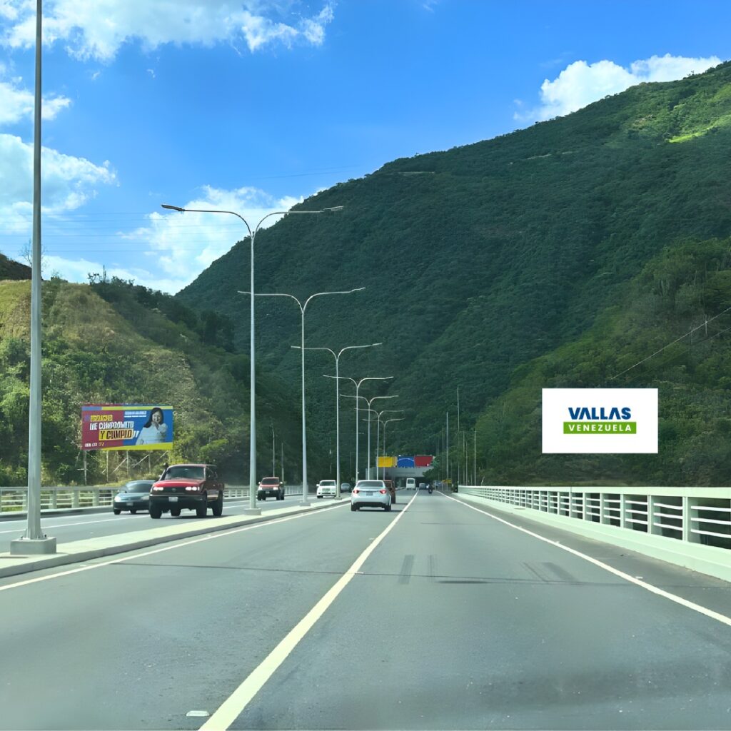 Valla publicitaria en La Guaira - Autopista Caracas - La Guaira, altura Viaducto Quebrada Tacagua, 400 m antes del Túnel Boquerón, vía La Guaira, Valla Horizontal de 12m x 6m