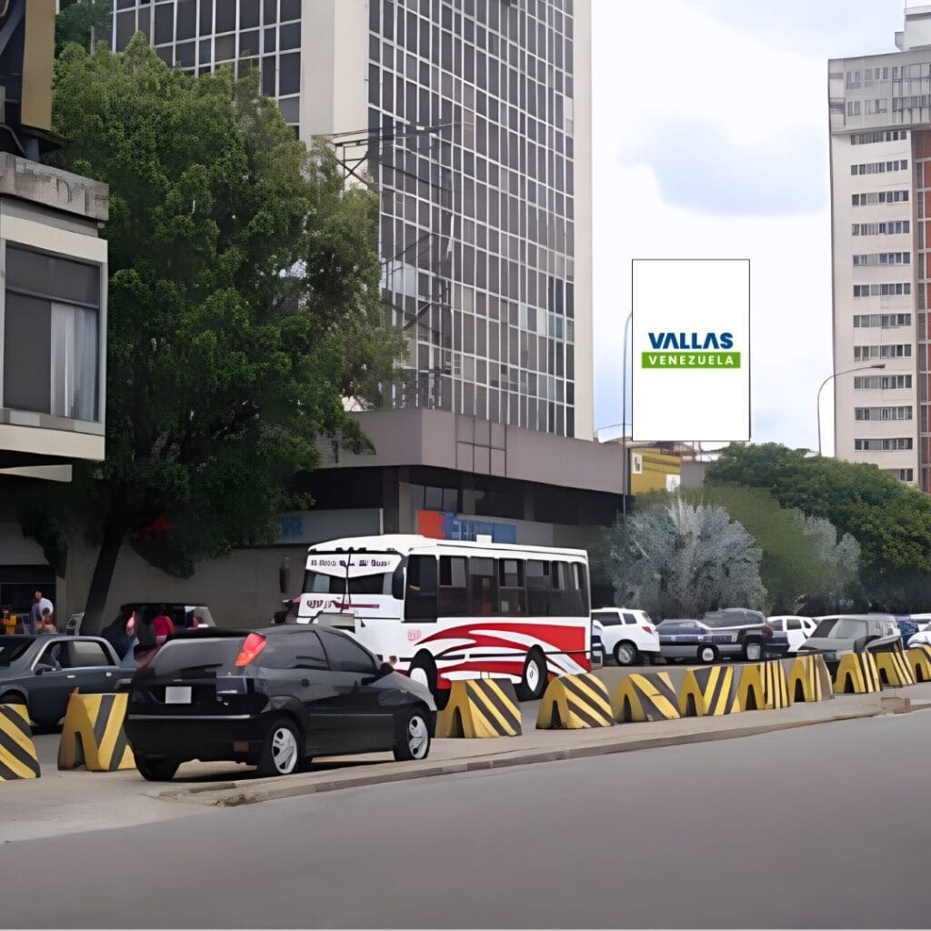 Valla publicitaria en Carabobo - Av. Bolívar con Montes de Oca, esquina norte, Edif. Torre Exterior, vía Naguanagua, Valencia, Valla Vertical de 6m x 9m