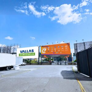 Valla publicitaria en Distrito Capital - C.C.C.T., sector autolavado, vista desde el estacionamiento, sentido este-oeste, Caracas, Valla Horizontal de 12m x 5.2m