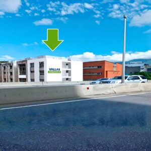 Valla publicitaria en Distrito Capital - Calle Arturo Michelena, fachada izquierda, Edif. Índigo, sector Los Naranjos de Las Mercedes, Municipio Baruta, Caracas, Valla Vertical de 4m x 15m