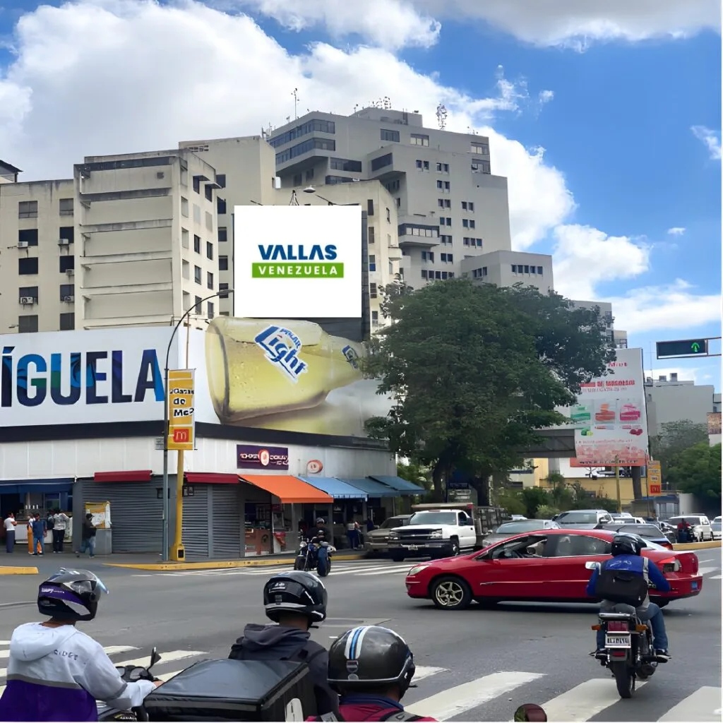 Valla publicitaria en Distrito Capital - Av. Libertador, cruce con calle Elice, vía Altamira, terrenos del Edificio Nuevo Centro, Caracas, Valla Cuadrada de 6m x 6m