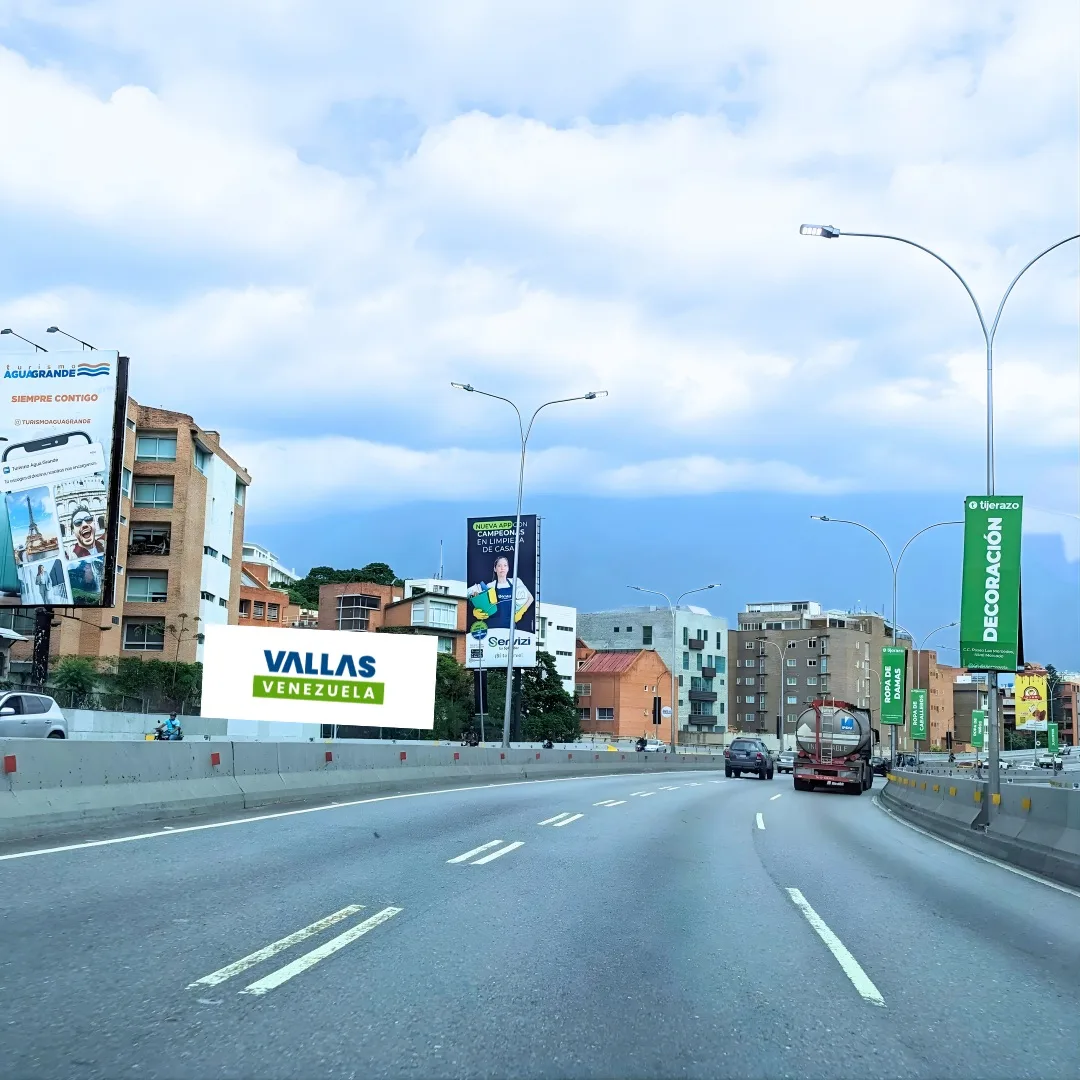 Valla publicitaria en Distrito Capital - Autopista Prados del Este, Altura Campo de Golf, vía Las Mercedes, Caracas, Valla Horizontal de 12m x 4m