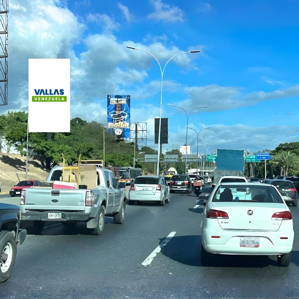 Valla publicitaria en Distrito Capital - Autopista Francisco Fajardo, altura Urb. La Floresta, a 500mts del Distribuidor Sanra Cecilia, vía Los Ruices, Caracas, Valla Vertical de 6m x 12m