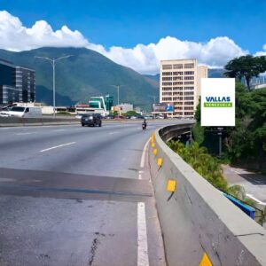 Valla publicitaria en Distrito Capital - Poste 1B, Estacionamiento Hotel Tamanaco, Autopista Prados del este, sentido Concresa, Hacia el C.C.C.T, Caracas, Valla Vertical de 6m x 9m